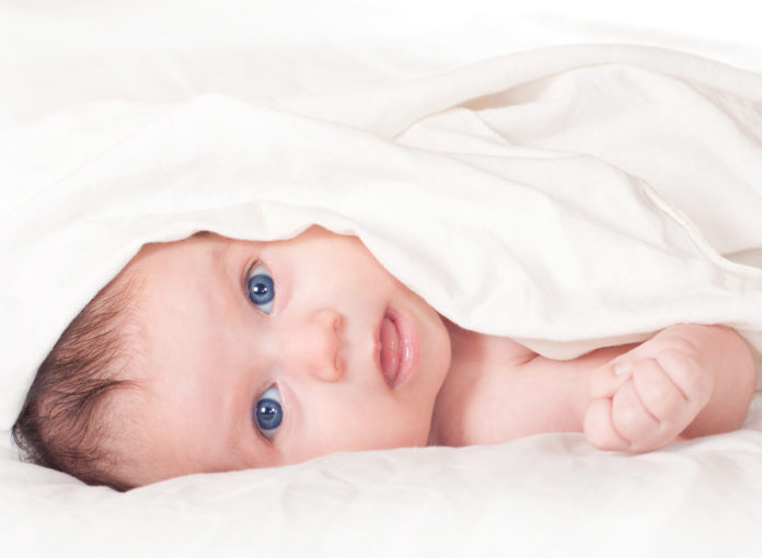 Apgar-Zahl-Test beim Baby direkt nach der Geburt