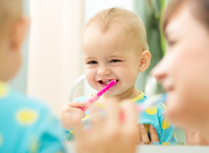 Zahnpflege beim Baby fängt vor dem ersten Zahn an