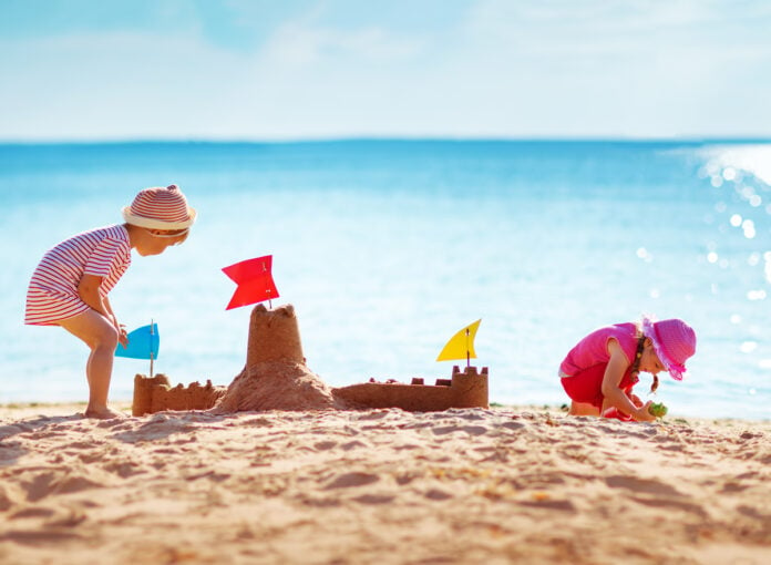 Ein Kreta-Urlaub am Strand ist nicht nur für Erwachsene, sondern auch für Kinder ein Traum
