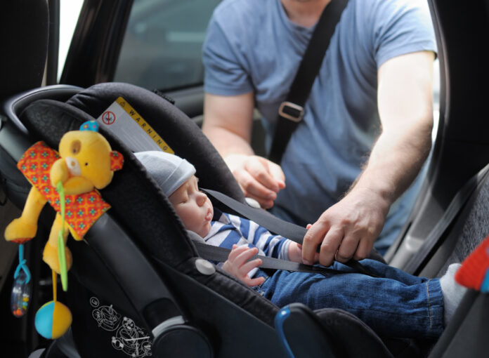 Baby müssen sicher im Auto sitzen!
